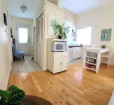 Sweet private studio just minutes from the downtown core. Hotels in Nelson