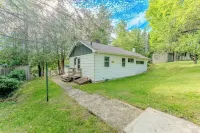Cozy up River Cabin—Prime Spring Trout Fishing & Easy up Exploring