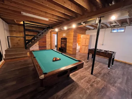 Cozy cabin with indoor fire place Отели в г. Coshocton County