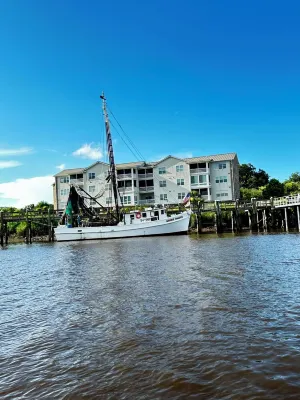 Riverfront Condo w/Boat slip. River Views! Walk downtown!