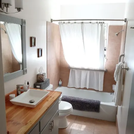 Cozy Hideaway in Town