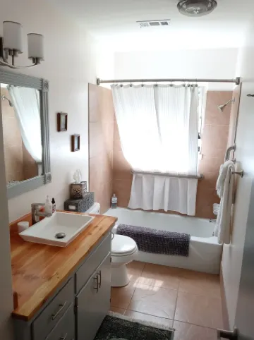 Cozy Hideaway in Town