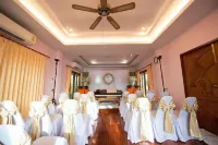 Thararin Villa Hotels in Doem Bang Nang Buat District