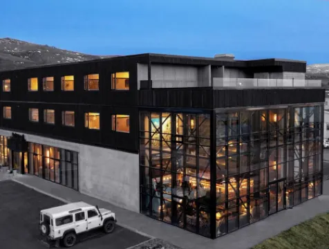 Beautiful new house w/hot tub - 30 min from Reykjavík