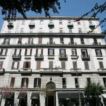 Napoli's Gold Hotel