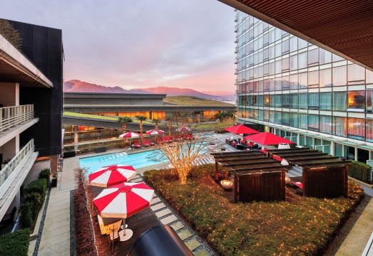 페어몬트 퍼시픽 림의 럭셔리한 라운지 바 이미지