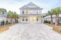 Modern 5bdr w/ Private Pool, 2 min Walk to the Beach! Montoute by Avantstay