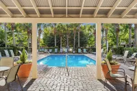 Golf Cart + Pool Access Near Baytowne & Beach Coral Starfish by Avantstay