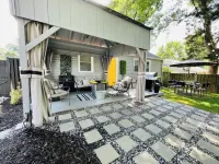 Modern & Spacious-walk to metro w/ parking On-site