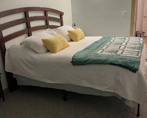 Tranquil Country Stay Among Pines6 miles from Culver. 39 mile from Notre Dame. Hotels in Marshall County