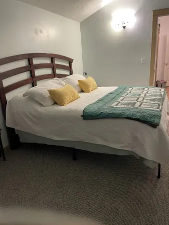 Tranquil Country Stay Among Pines6 miles from Culver. 39 mile from Notre Dame.