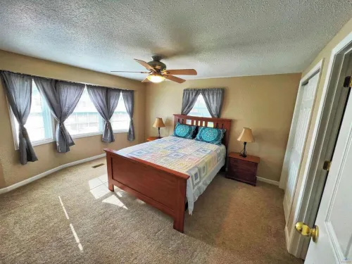 Spacious, Cozy Lake House near lake and restaurants at Lake of the Ozarks.