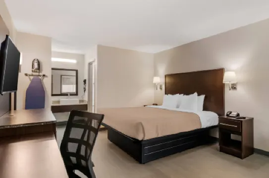 I-10 近德克薩斯嘉年華凱藝套房酒店