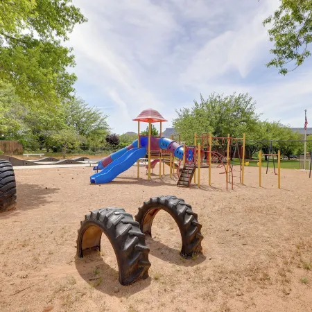 Hot Tub & Views: Modern Home 15 Mi to Zion NP