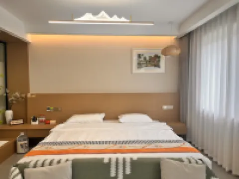 Emeishan Zhongxingshan Homestay (Dumen Street No.1)