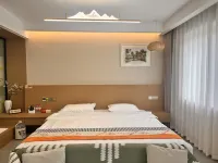 Emeishan Zhongxingshan Homestay (Dumen Street No.1)