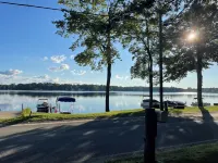 3 Br Lakefront House, Sandy Bottom on Lake Dewey in the Sister Lakes