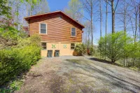 Hike, Sip and Unwind Mtn-View Gem in Banner Elk! - parking