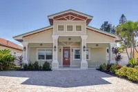 Updated Naples Retreat w/ Private Pool & Patio! - Wifi