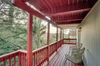 Crestline Cabin Mountain Views and Fire Pit! - 3-Sterne