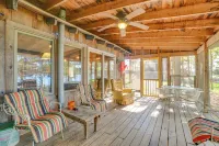 Screened Porch! Lakefront Gem in Boyds Branch Bay - Homestays