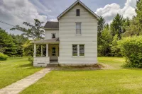 Pet-Friendly Smithmill Retreat w/ Yard! - 2 étoiles