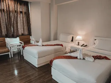 River Grand Hotel