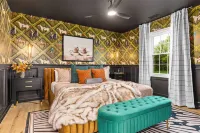 Speakeasy, Hot Tub, Theater, Pickle Ball, Sleeps 20