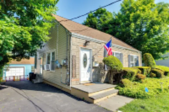 Convenient Apt 2 Mi to Sprain Ridge Park!