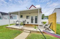 Dog-Friendly Home with Yard, 6 Mi to Louisville! Hotels in New Albany