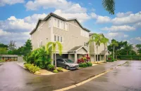 Island Living on Longboat Key 3 minute walk to the beach!