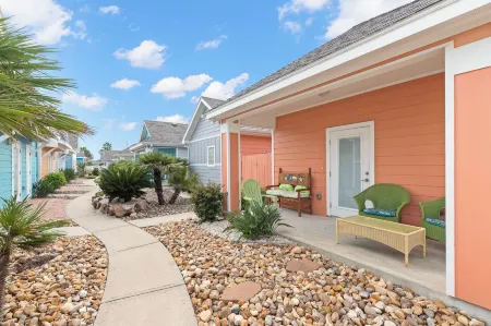 Mango Bungalow Sleeps 8 2 Community Pools