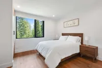 Enjoy Paradise Hot Tub, Bike & Beach Equipment! - Balcony