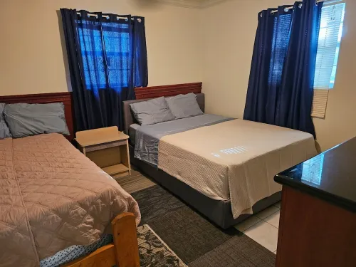 Texas themed cabin with a Shared fishing pier Not waterfront