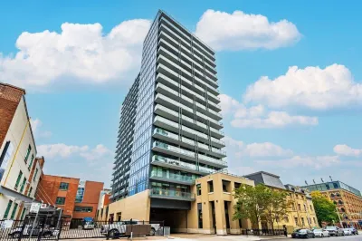 Modern Downtown Condo - 1BR + 1BA + Sofabed Hotels in Financial District