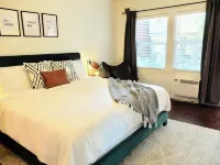 #3 Historic 1930’s studio -King Bed- Kitchenette