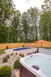 Modern Cabin Retreat Private Pool & Hot Tub Close to Hits Saugerties 3Br