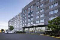 Residence Inn Montreal Airport 多佛爾VIARail站附近的飯店