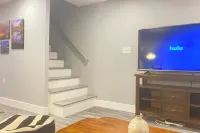 Chic Spacious Home 5 Mins To College & Frederick Health