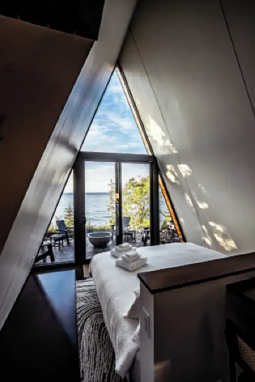 Kalliot: Lakefront Tiny A-Frame w/Barrel Sauna + EV Charger