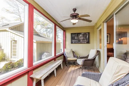 The Swallow Отели в г. Сотак