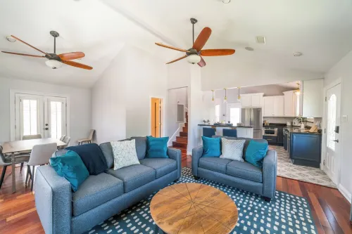 2-Story cottage w pool+bonfire Hotels in Chalmette