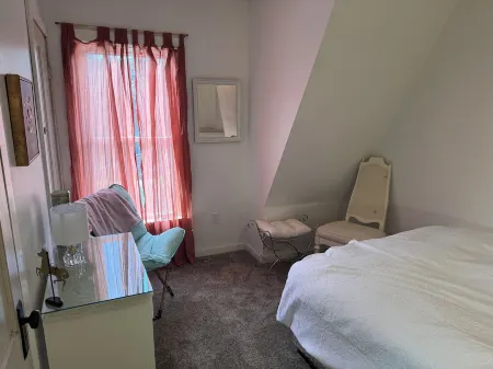 Charming Retreat in the Heart of Watkins Glen Отели рядом с достопримечательностью «Парк штата Уоткинс Глен»