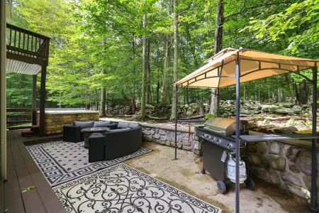 Welcome to the Whitetail Lodge!