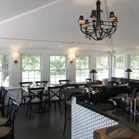 Shelter Harbor Inn Отели в г. Уэстерли