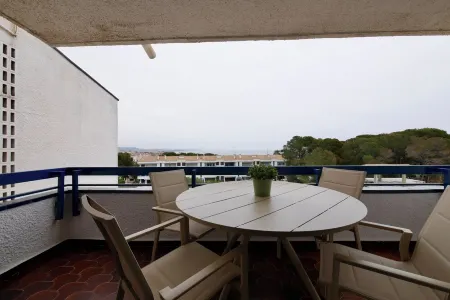 Apartment with pool in Torredembarra Отели в г. Торредембарра