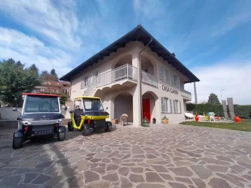 Room in villa close to ALBA (room NEBBIOLO) Hotels in La Morra