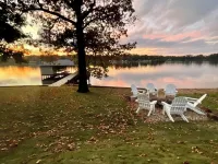Barefoot Bay HideawayA Spacious Lakefront home on Lake Bob Sandlin