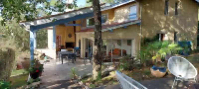 5-bedroom villa 200 m from the lake and 5 min from the ocean