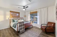 Blue Vista, lake view, hot tub, fire pit, covered patio